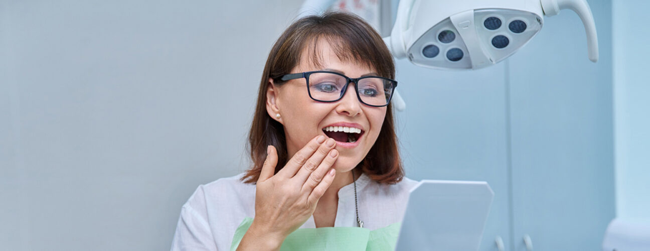 Stained Dentures? Here’s How to Remove Stains and Whiten Them Fast
